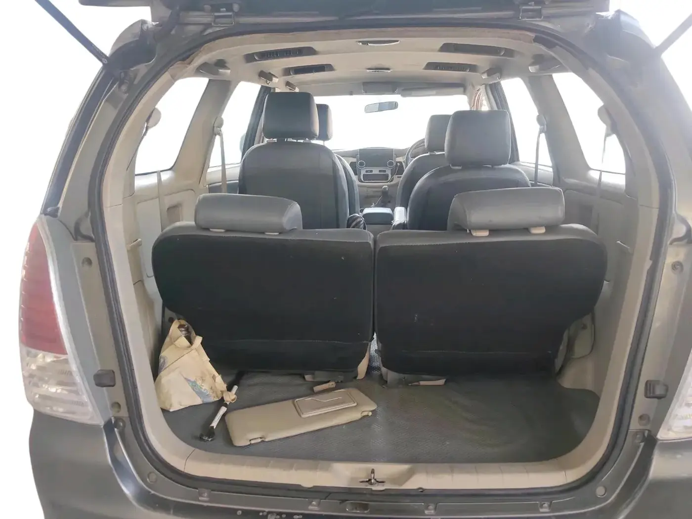 2011 Toyota Innova V 2.5 7 STR, Diesel, Manual, 1,70,121 km, exterior
