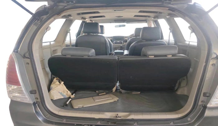 2011 Toyota Innova V 2.5 7 STR, Diesel, Manual, 1,70,121 km, exterior