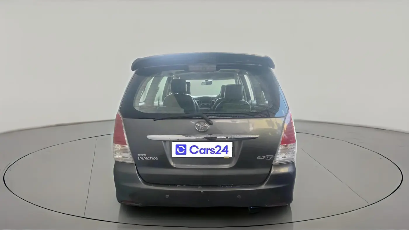 2011 Toyota Innova V 2.5 7 STR, Diesel, Manual, 1,70,121 km, exterior
