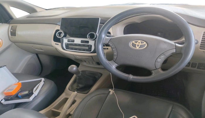 2011 Toyota Innova V 2.5 7 STR, Diesel, Manual, 1,70,121 km, interior