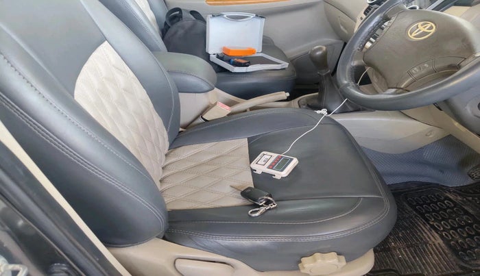 2011 Toyota Innova V 2.5 7 STR, Diesel, Manual, 1,70,121 km, interior