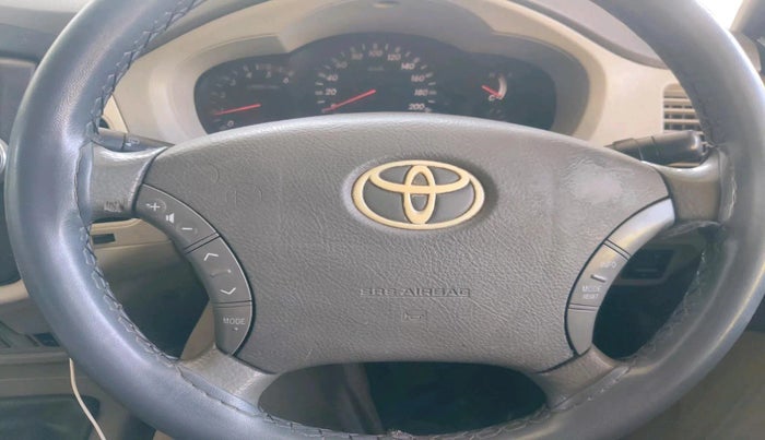 2011 Toyota Innova V 2.5 7 STR, Diesel, Manual, 1,70,121 km, interior