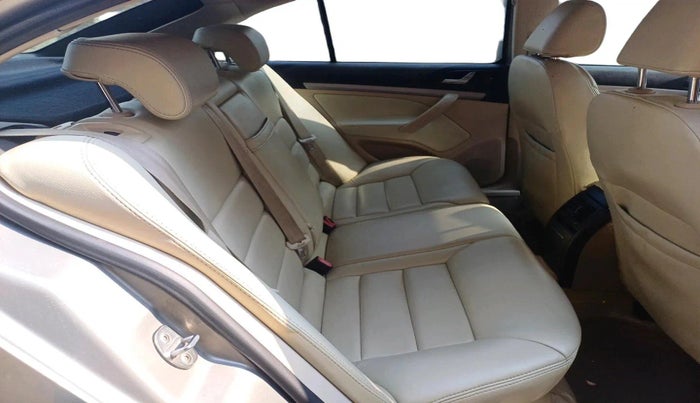 2010 Skoda Laura AMBIENTE 1.9 TDI MT, Diesel, Manual, 1,88,259 km, interior