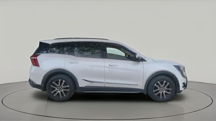 2023 Mahindra XUV700 AX 7 LUXURY P AT 7 STR, Petrol, Automatic, 26,606 km, exterior