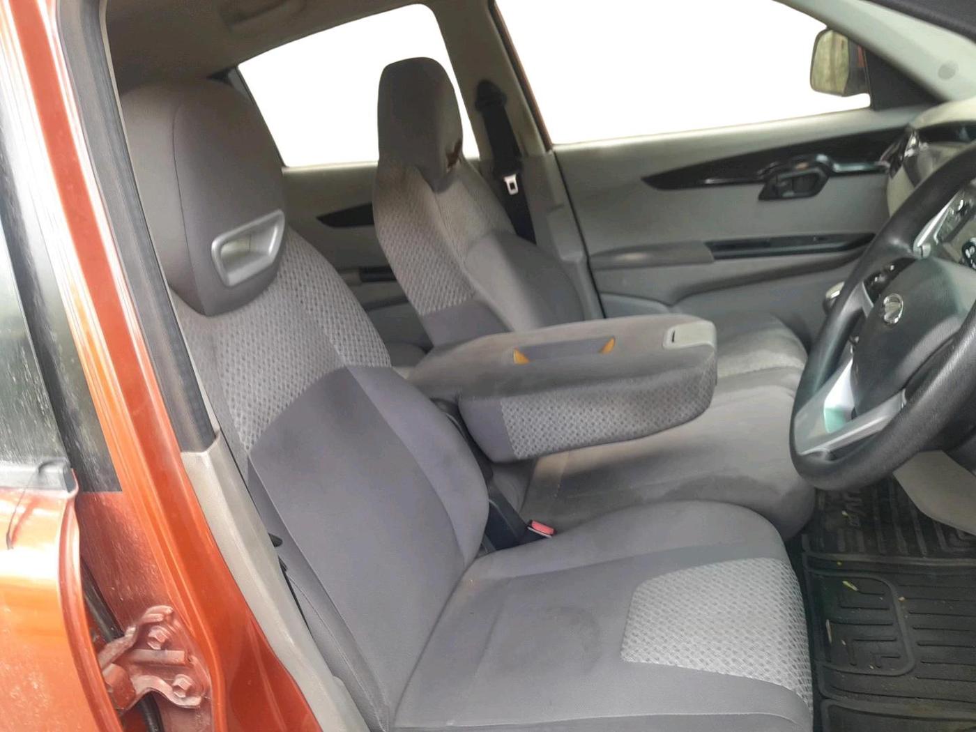 2017 Mahindra Kuv100 K8 6 STR, Petrol, Manual, 52,148 km, interior