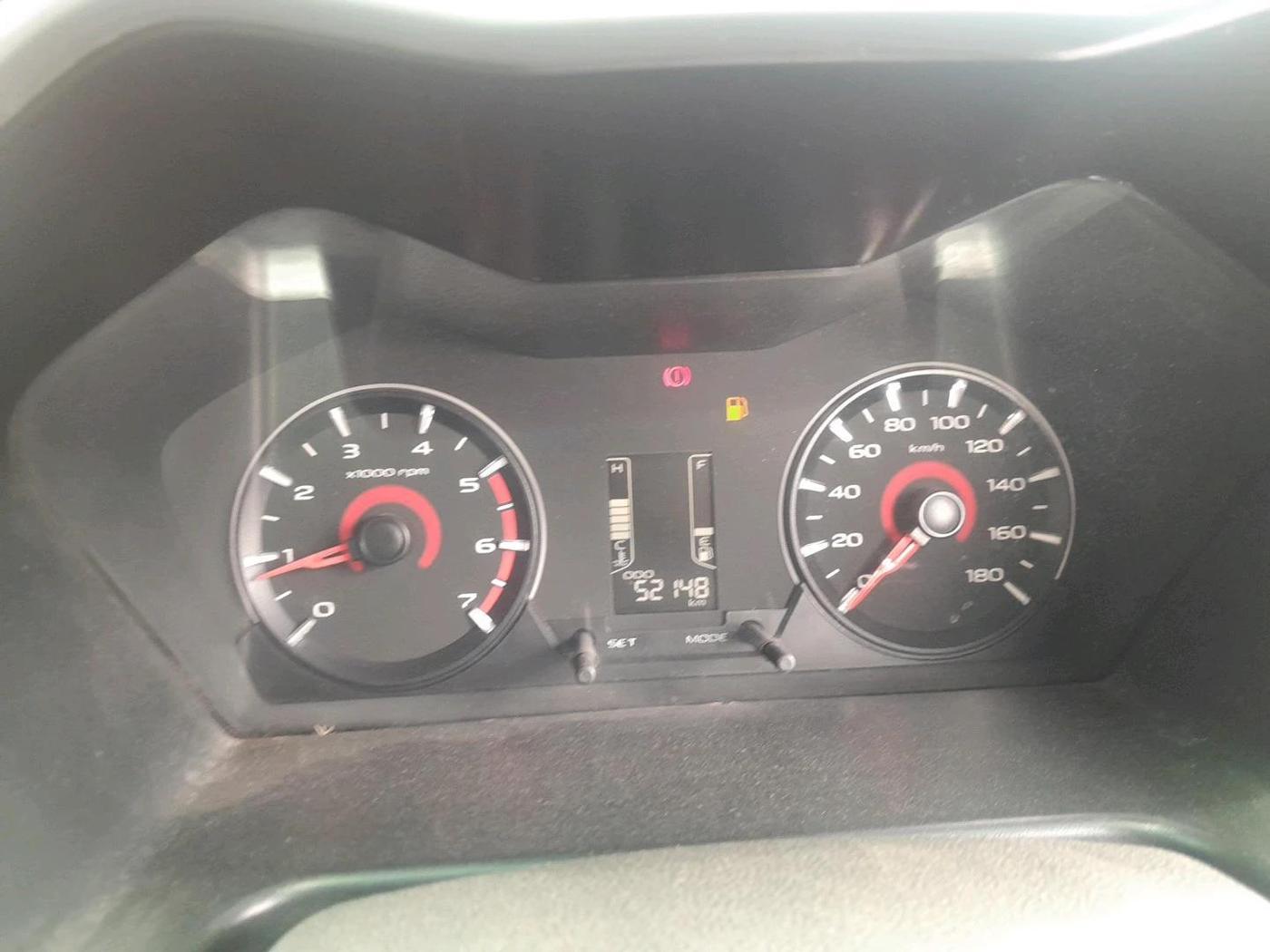 2017 Mahindra Kuv100 K8 6 STR, Petrol, Manual, 52,148 km, interior