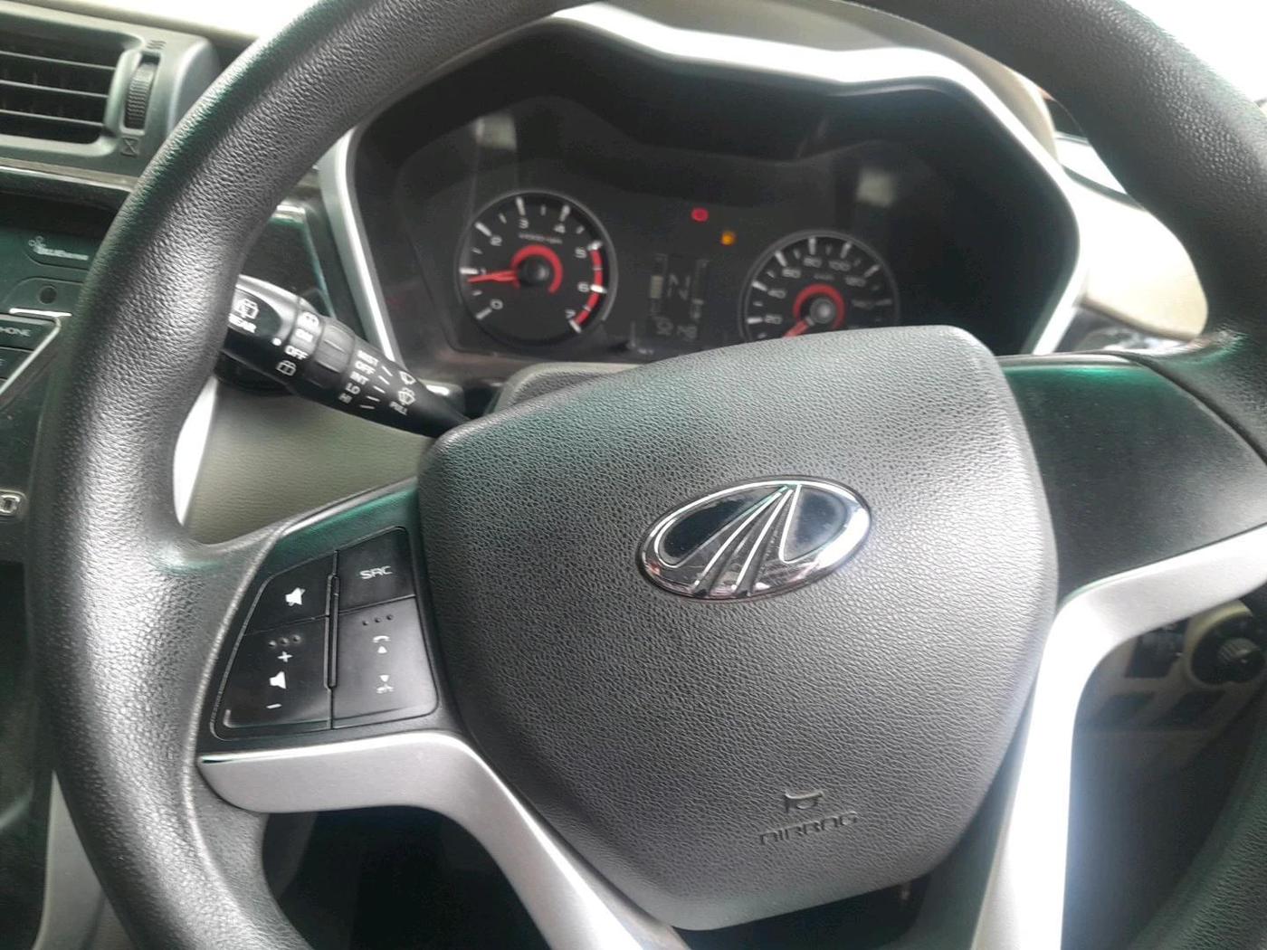 2017 Mahindra Kuv100 K8 6 STR, Petrol, Manual, 52,148 km, interior