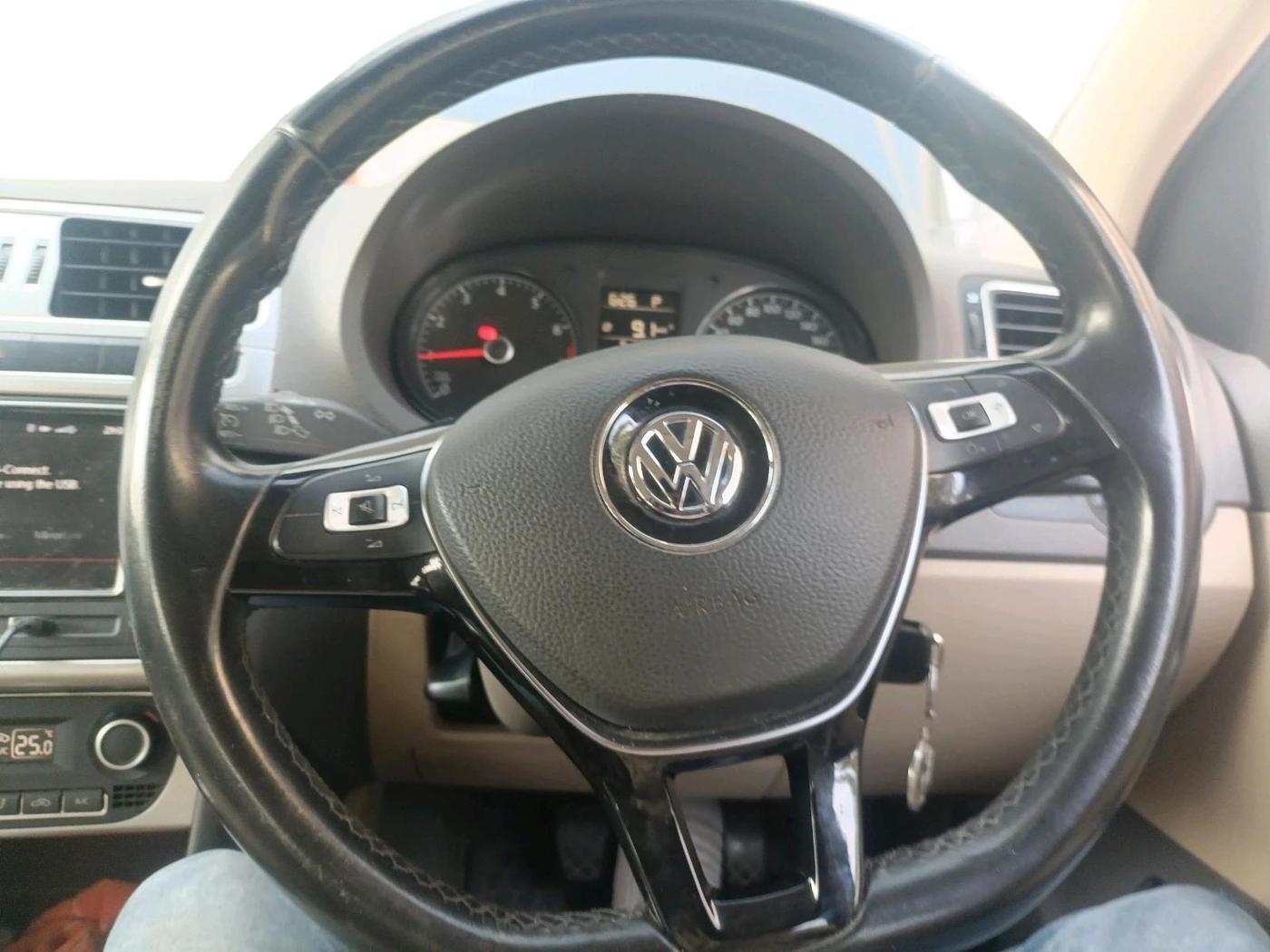 2018 Volkswagen Vento HIGHLINE PLUS 1.2 AT 16 ALLOY, Petrol, Automatic, 61,551 km, interior