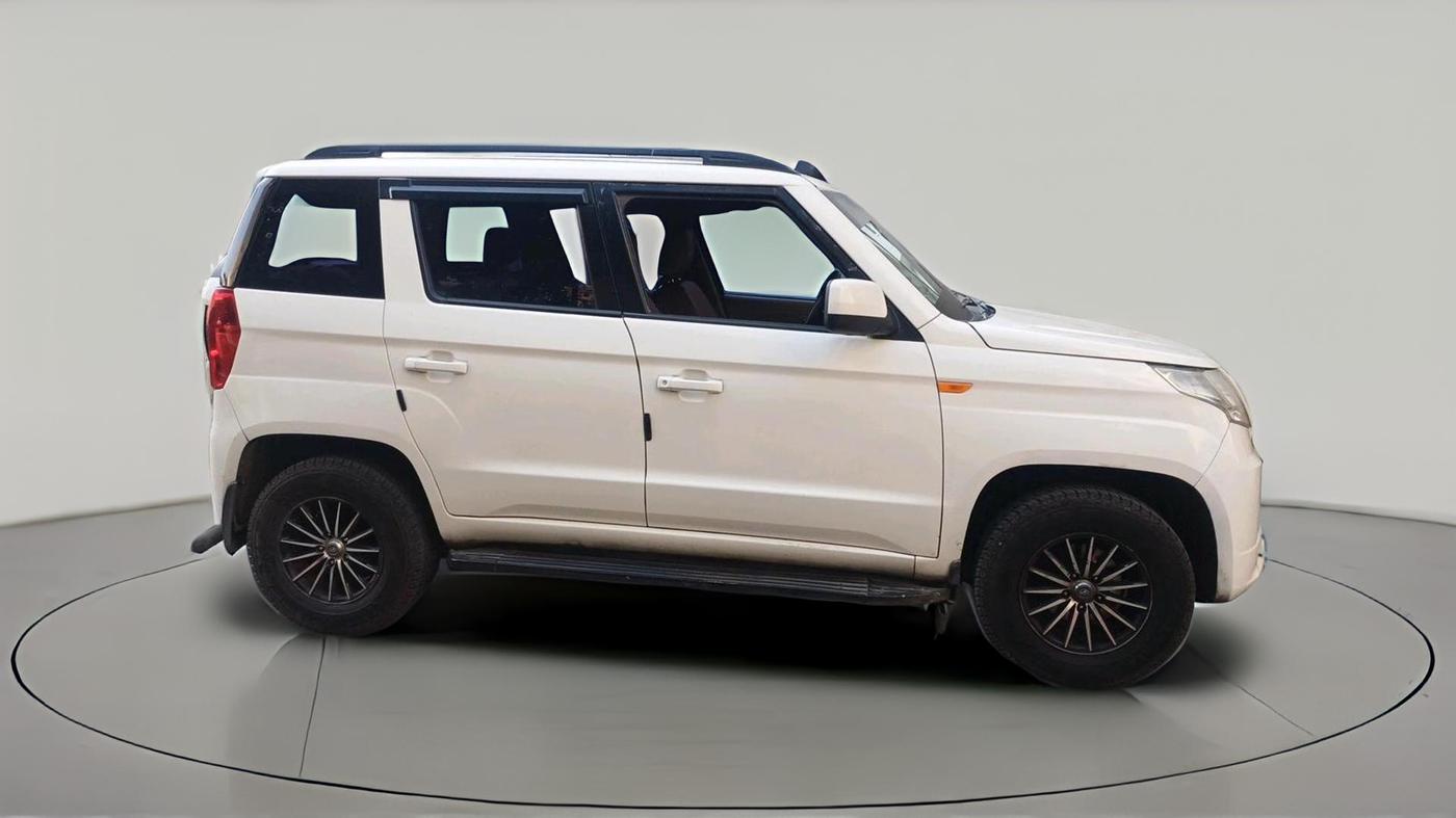 2017 Mahindra TUV300 T8, Diesel, Manual, 1,06,918 km, exterior