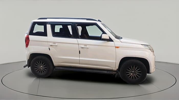 2017 Mahindra TUV300 T8, Diesel, Manual, 1,06,918 km, exterior