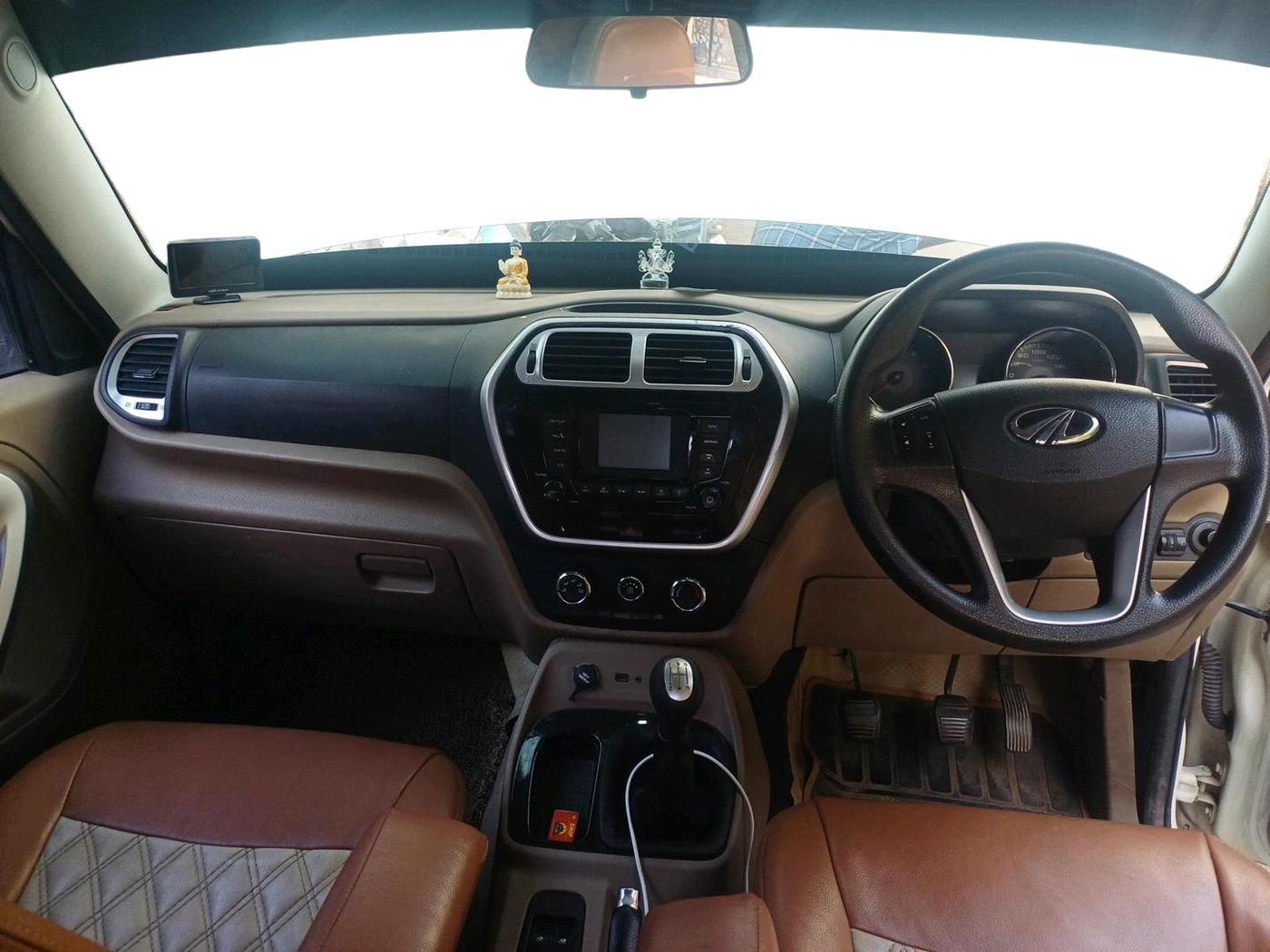 2017 Mahindra TUV300 T8, Diesel, Manual, 1,06,918 km, interior
