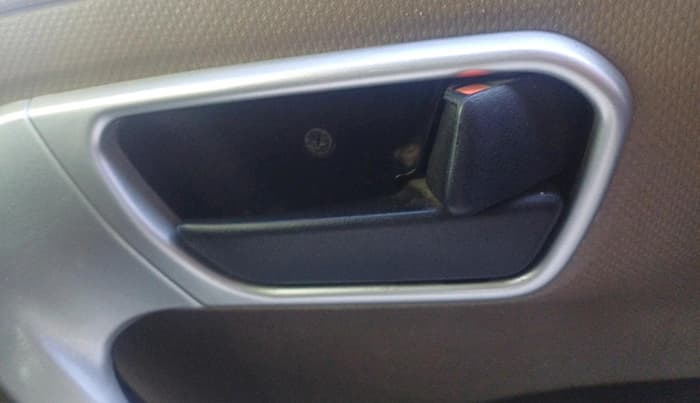 2017 Mahindra TUV300 T8, Diesel, Manual, 1,06,918 km, interior