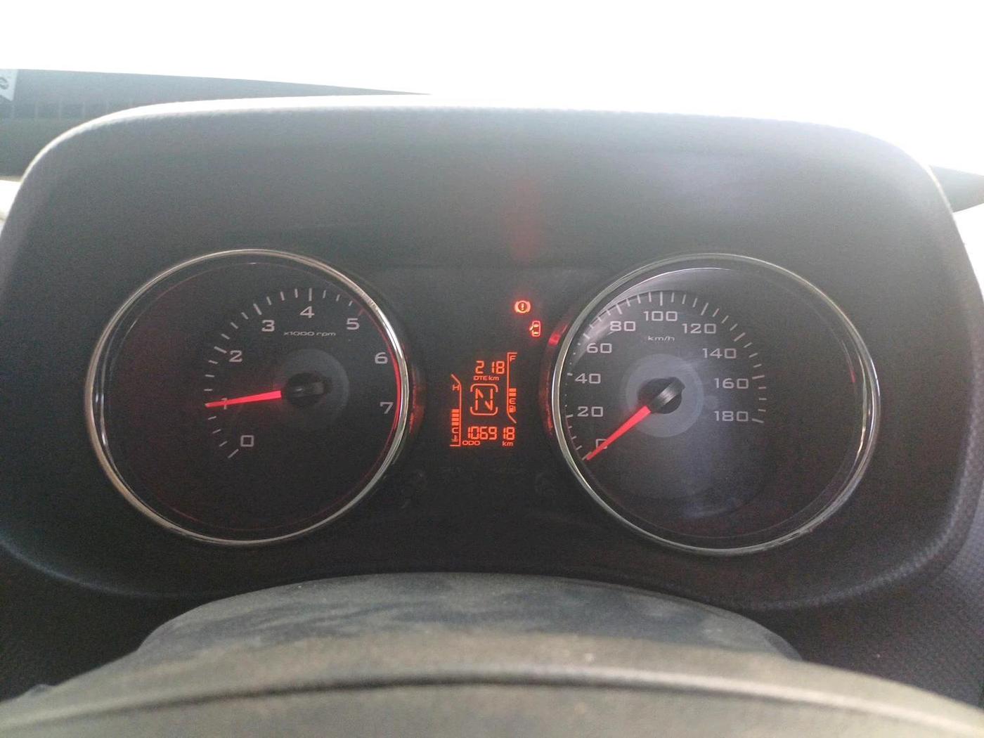 2017 Mahindra TUV300 T8, Diesel, Manual, 1,06,918 km, interior