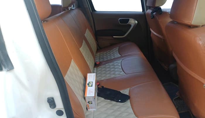 2017 Mahindra TUV300 T8, Diesel, Manual, 1,06,918 km, interior