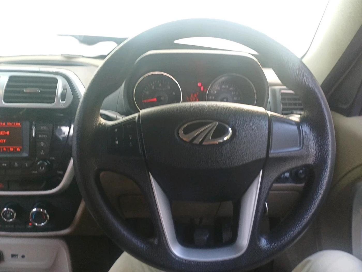 2017 Mahindra TUV300 T8, Diesel, Manual, 1,06,918 km, interior