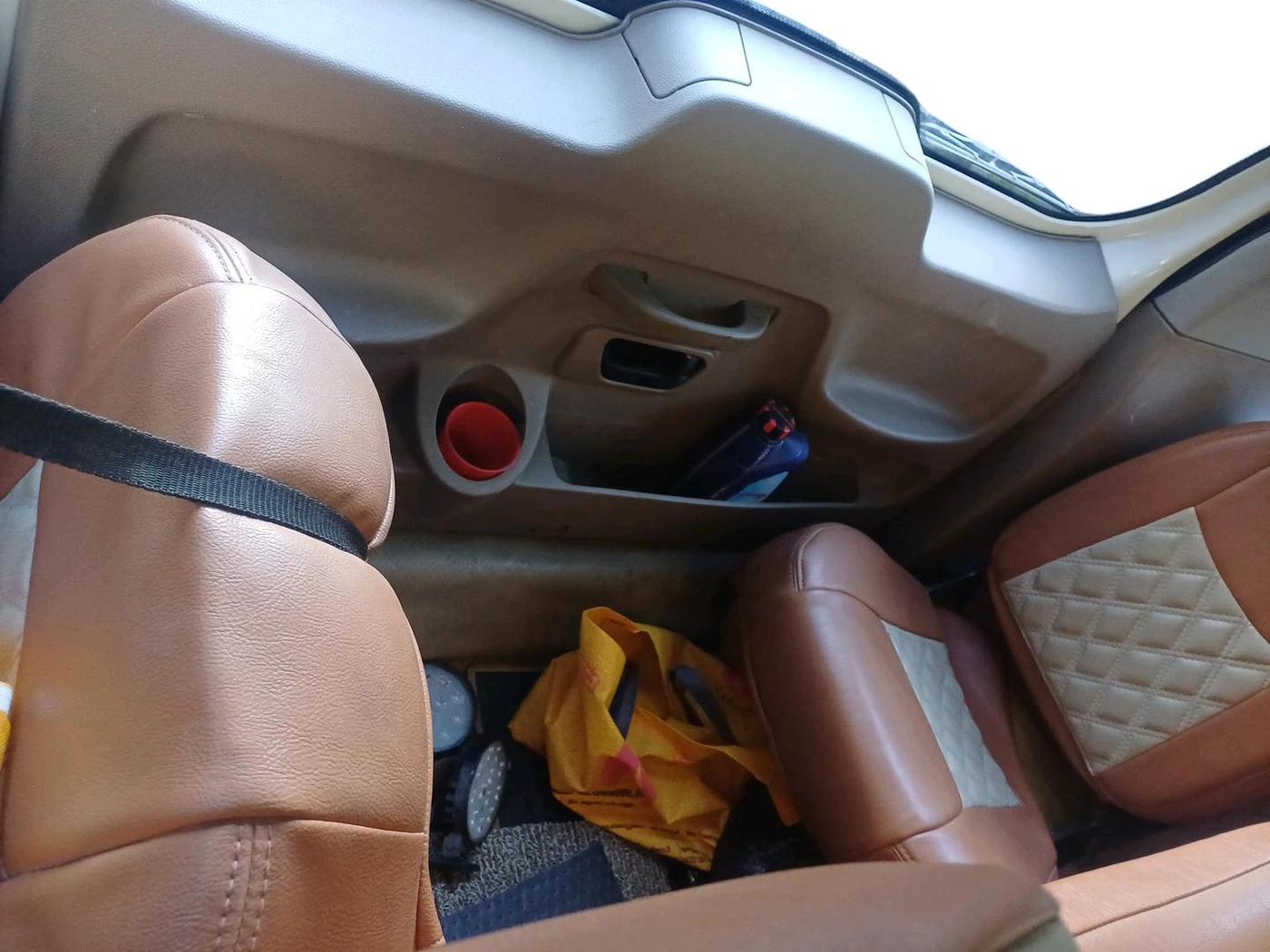 2017 Mahindra TUV300 T8, Diesel, Manual, 1,06,918 km, interior