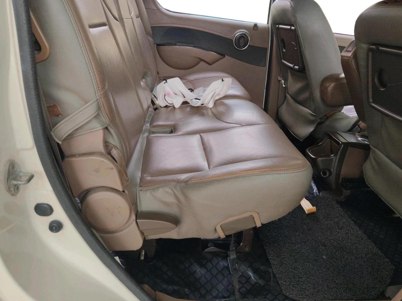 2012 Mahindra Xylo E9, Diesel, Manual, 2,01,259 km, interior