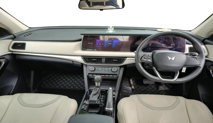 2022 Mahindra XUV700 AX 5 P AT 5 STR, Petrol, Automatic, 19,645 km, interior