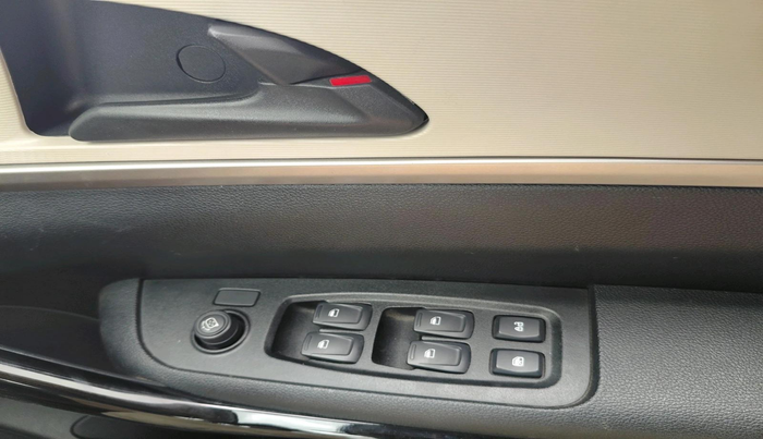 2022 Mahindra XUV700 AX 5 P AT 5 STR, Petrol, Automatic, 19,645 km, interior