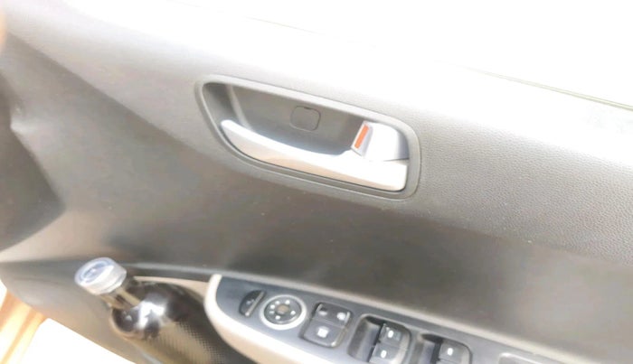 2016 Hyundai Grand i10 SPORTZ 1.2 KAPPA VTVT, Petrol, Manual, 1,07,468 km, interior