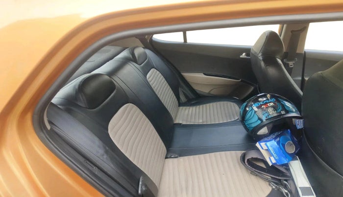 2016 Hyundai Grand i10 SPORTZ 1.2 KAPPA VTVT, Petrol, Manual, 1,07,468 km, interior