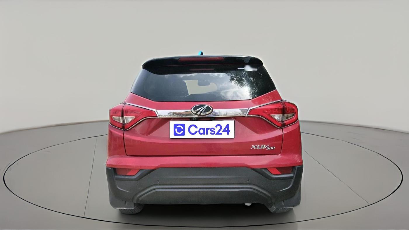 2022 Mahindra XUV300 W4 1.5 DIESEL, Diesel, Manual, 1,22,005 km, exterior