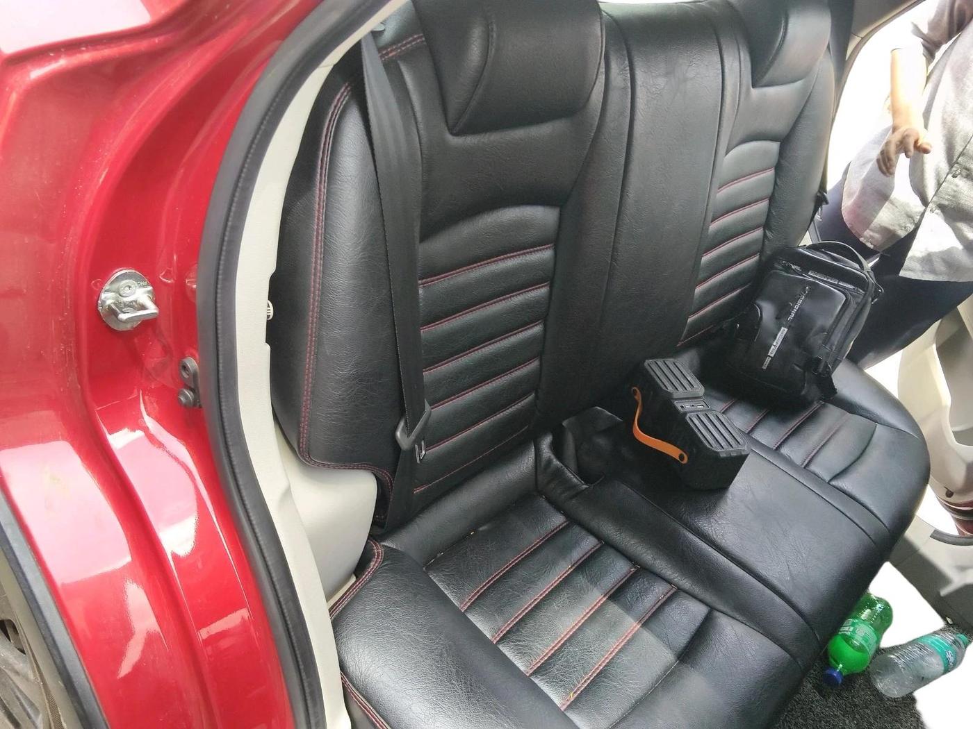 2022 Mahindra XUV300 W4 1.5 DIESEL, Diesel, Manual, 1,22,005 km, interior