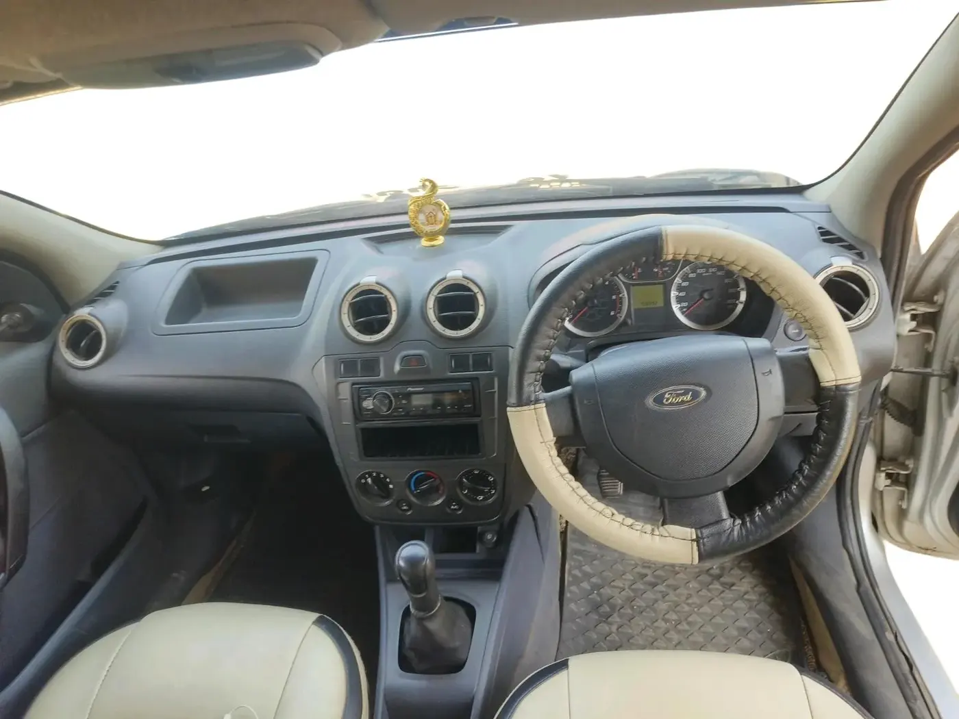 2012 Ford Fiesta Classic LXI 1.4 DIESEL, Diesel, Manual, 1,62,320 km, interior