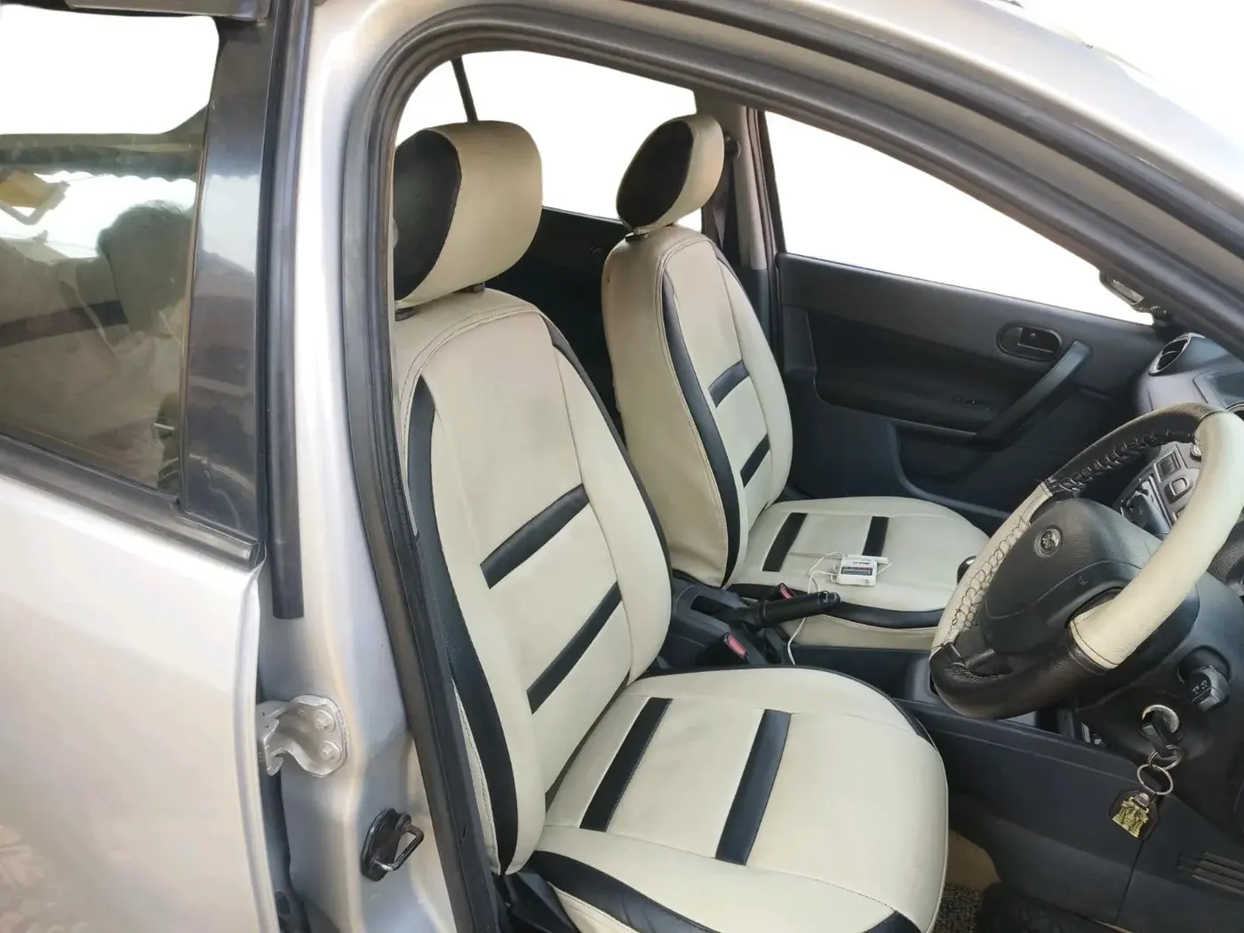 2012 Ford Fiesta Classic LXI 1.4 DIESEL, Diesel, Manual, 1,62,320 km, interior