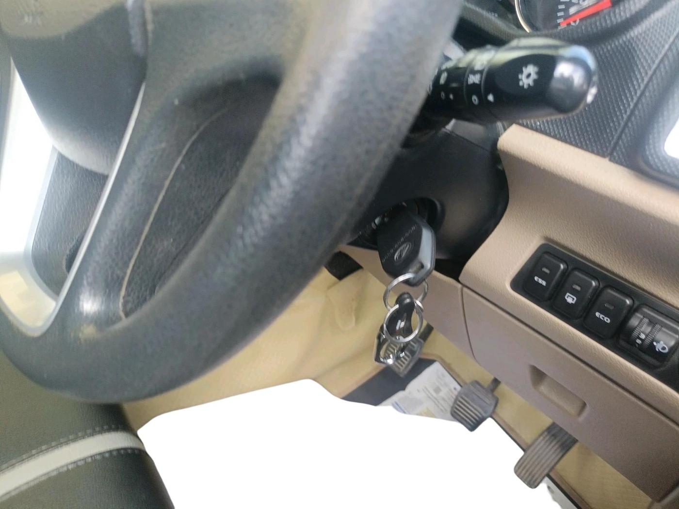 2017 Mahindra TUV300 T8, Diesel, Manual, 74,823 km, interior