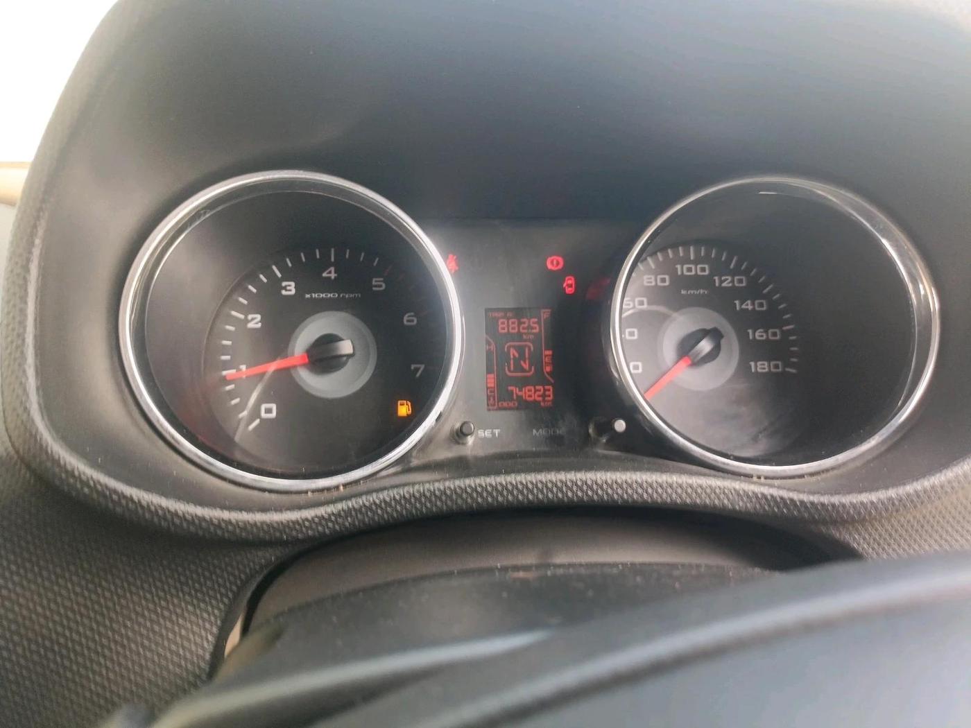 2017 Mahindra TUV300 T8, Diesel, Manual, 74,823 km, interior