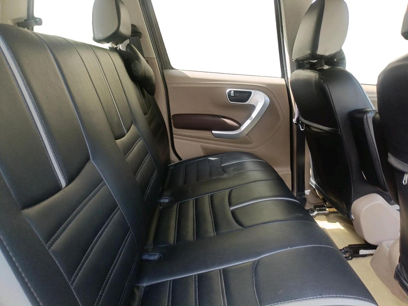 2017 Mahindra TUV300 T8, Diesel, Manual, 74,823 km, interior