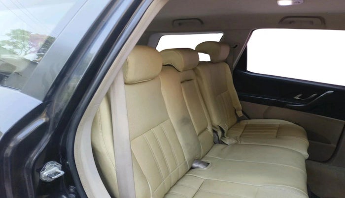 2016 Mahindra XUV500 W6 1.99, Diesel, Manual, 89,856 km, interior