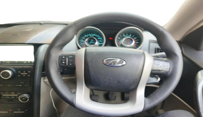 2016 Mahindra XUV500 W6 1.99, Diesel, Manual, 89,856 km, interior