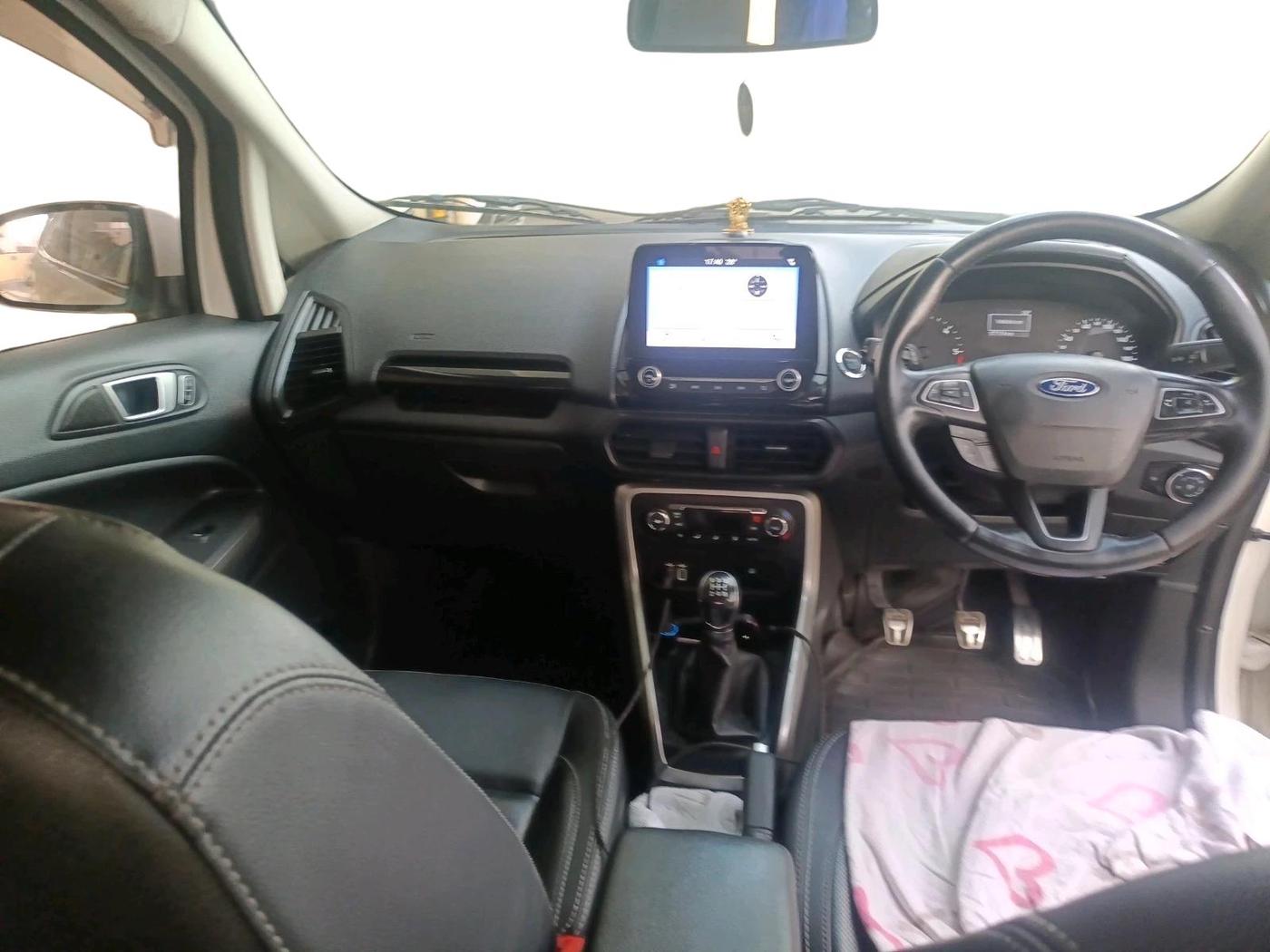 2018 Ford Ecosport TITANIUM + 1.5L DIESEL, Diesel, Manual, 1,77,174 km, interior