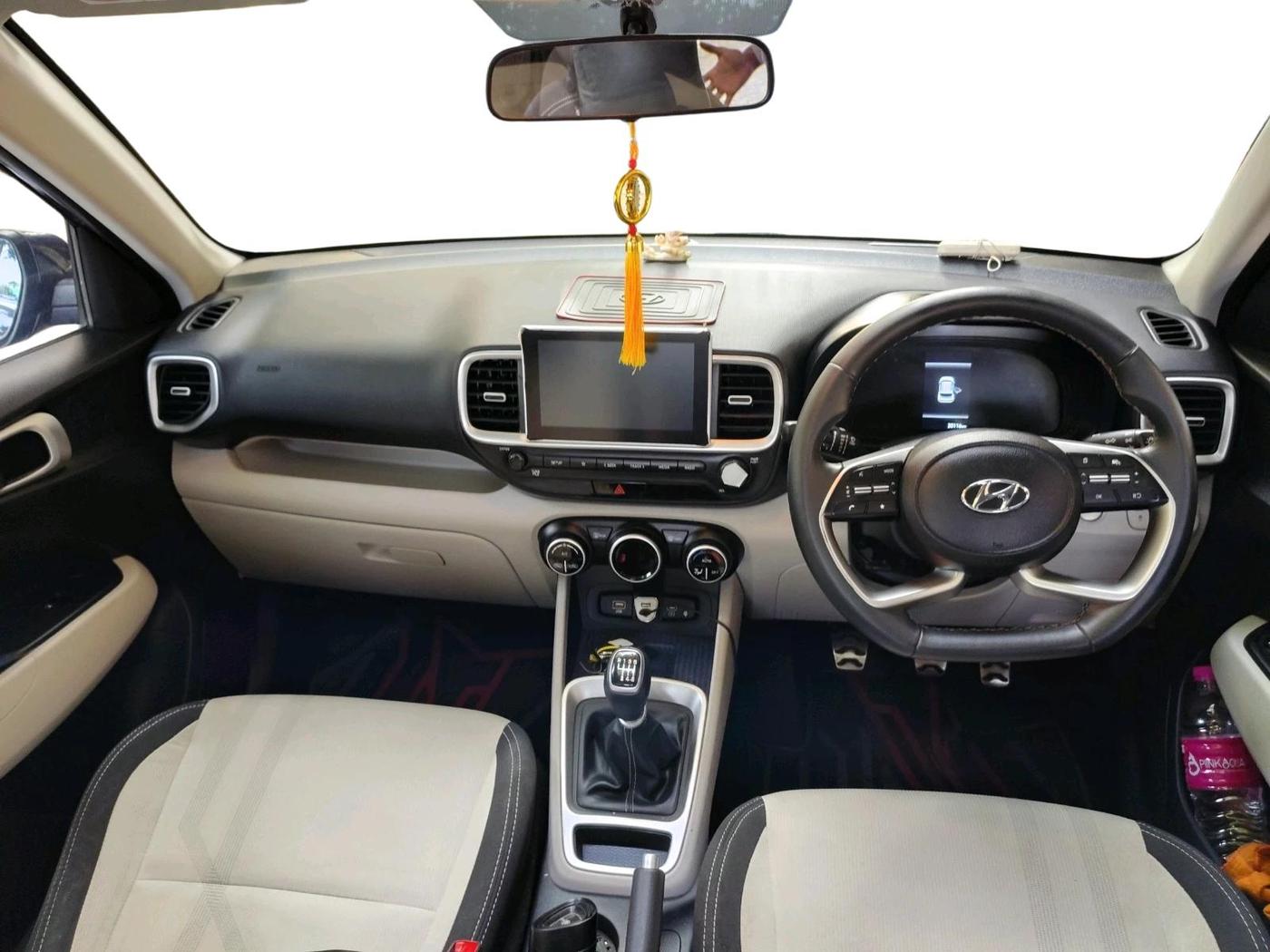 2024 Hyundai VENUE SX 1.5 CRDI, Diesel, Manual, 20,116 km, interior