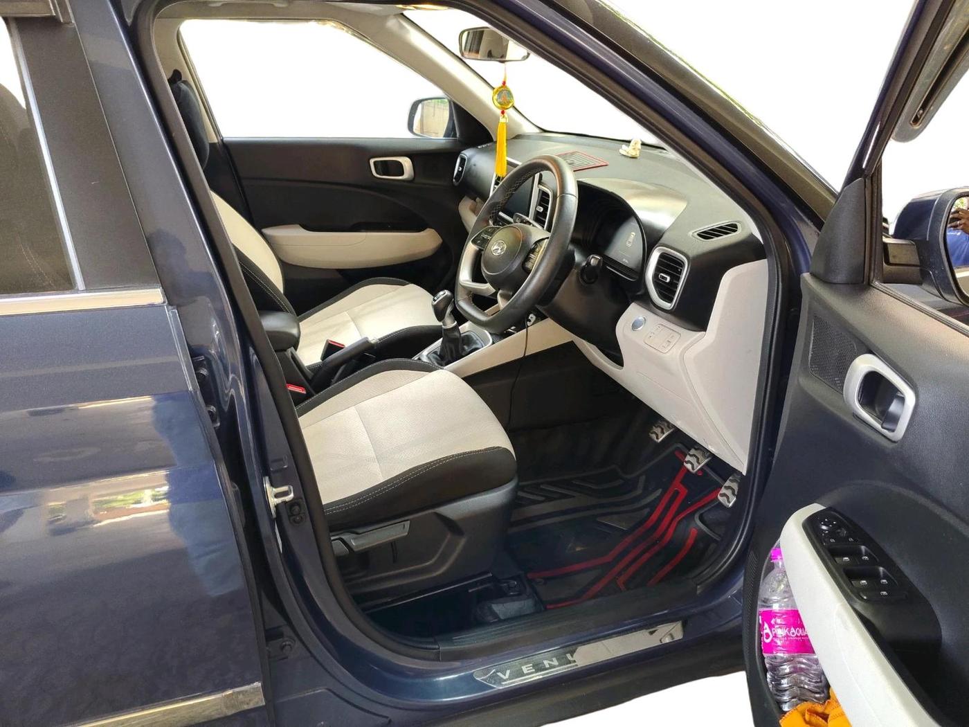 2024 Hyundai VENUE SX 1.5 CRDI, Diesel, Manual, 20,116 km, interior