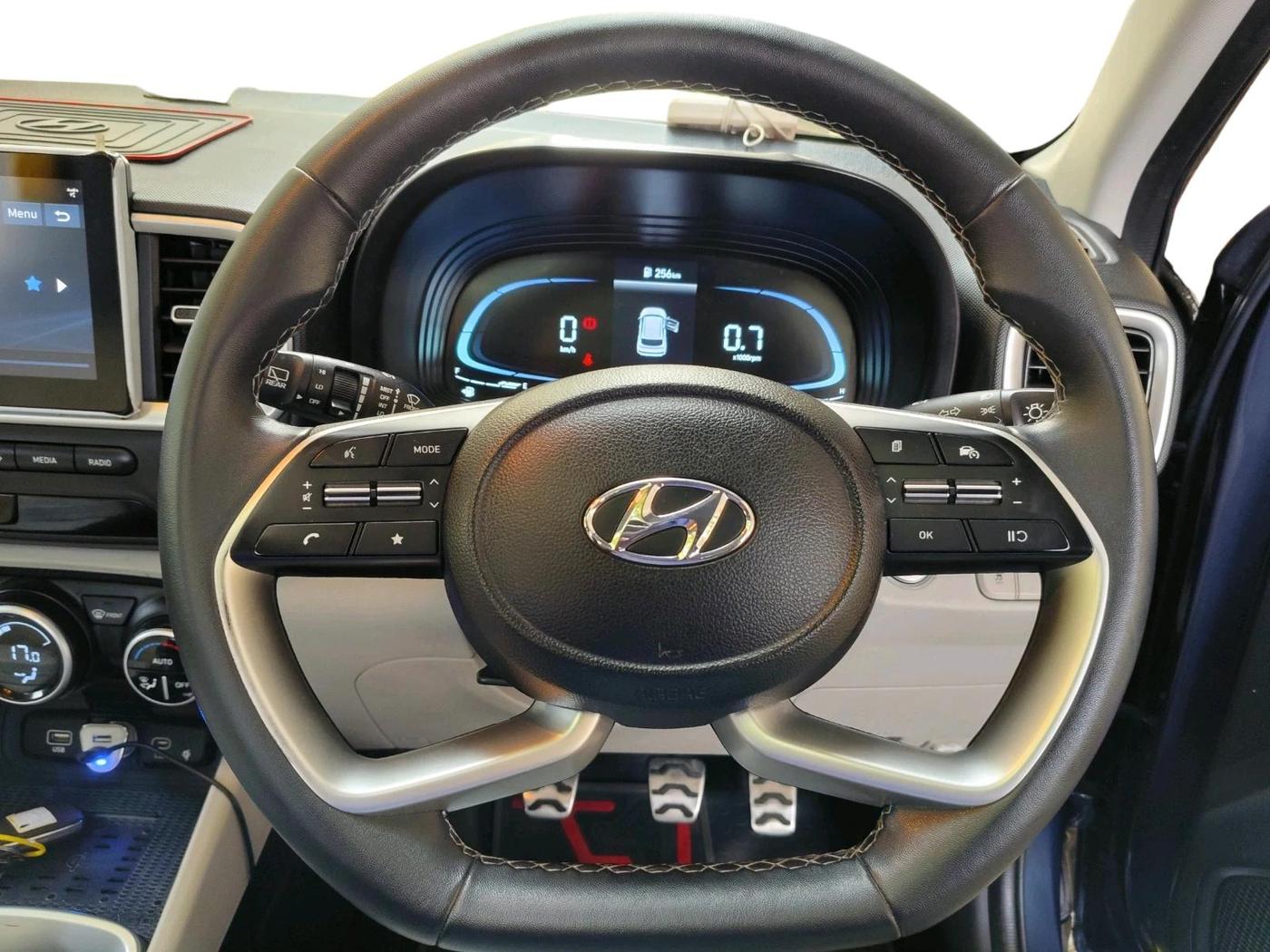 2024 Hyundai VENUE SX 1.5 CRDI, Diesel, Manual, 20,116 km, interior