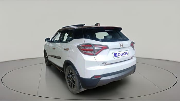2024 Mahindra XUV400 EL Pro 39.4 KWH, Electric, Automatic, 37,827 km, exterior