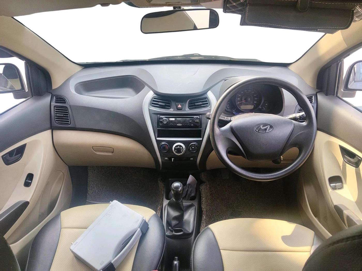 2017 Hyundai Eon ERA +, Petrol, Manual, 72,000 km, interior