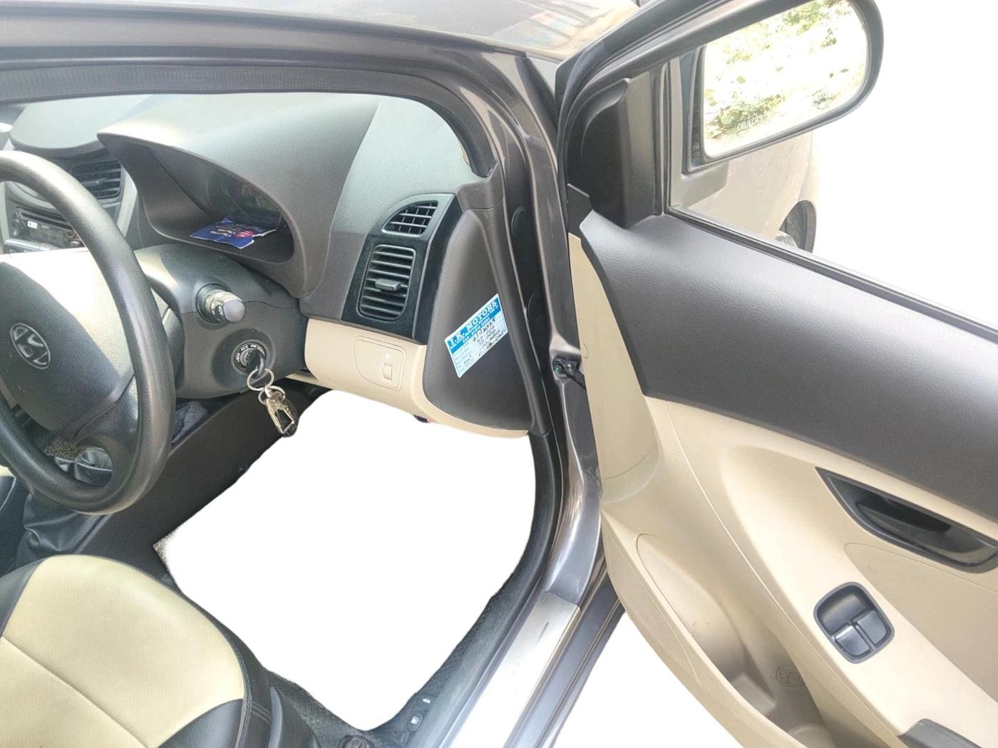 2017 Hyundai Eon ERA +, Petrol, Manual, 72,000 km, interior