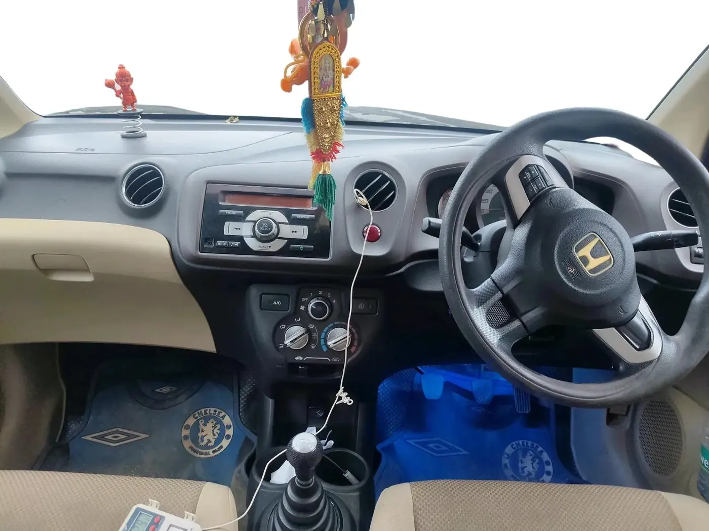 2013 Honda Brio V MT, Petrol, Manual, 1,33,590 km, interior