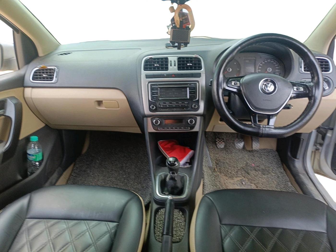 2013 Volkswagen Polo HIGHLINE DIESEL, Diesel, Manual, 1,50,096 km, interior