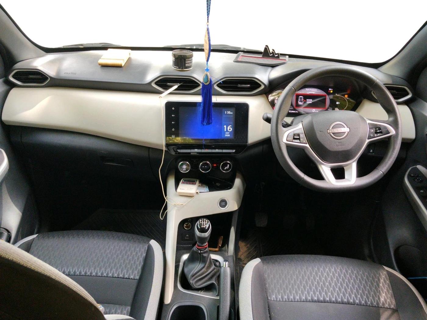 2024 Nissan MAGNITE XV MT, Petrol, Manual, 5,355 km, interior