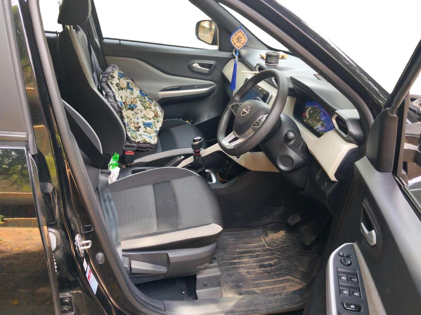 2024 Nissan MAGNITE XV MT, Petrol, Manual, 5,355 km, interior