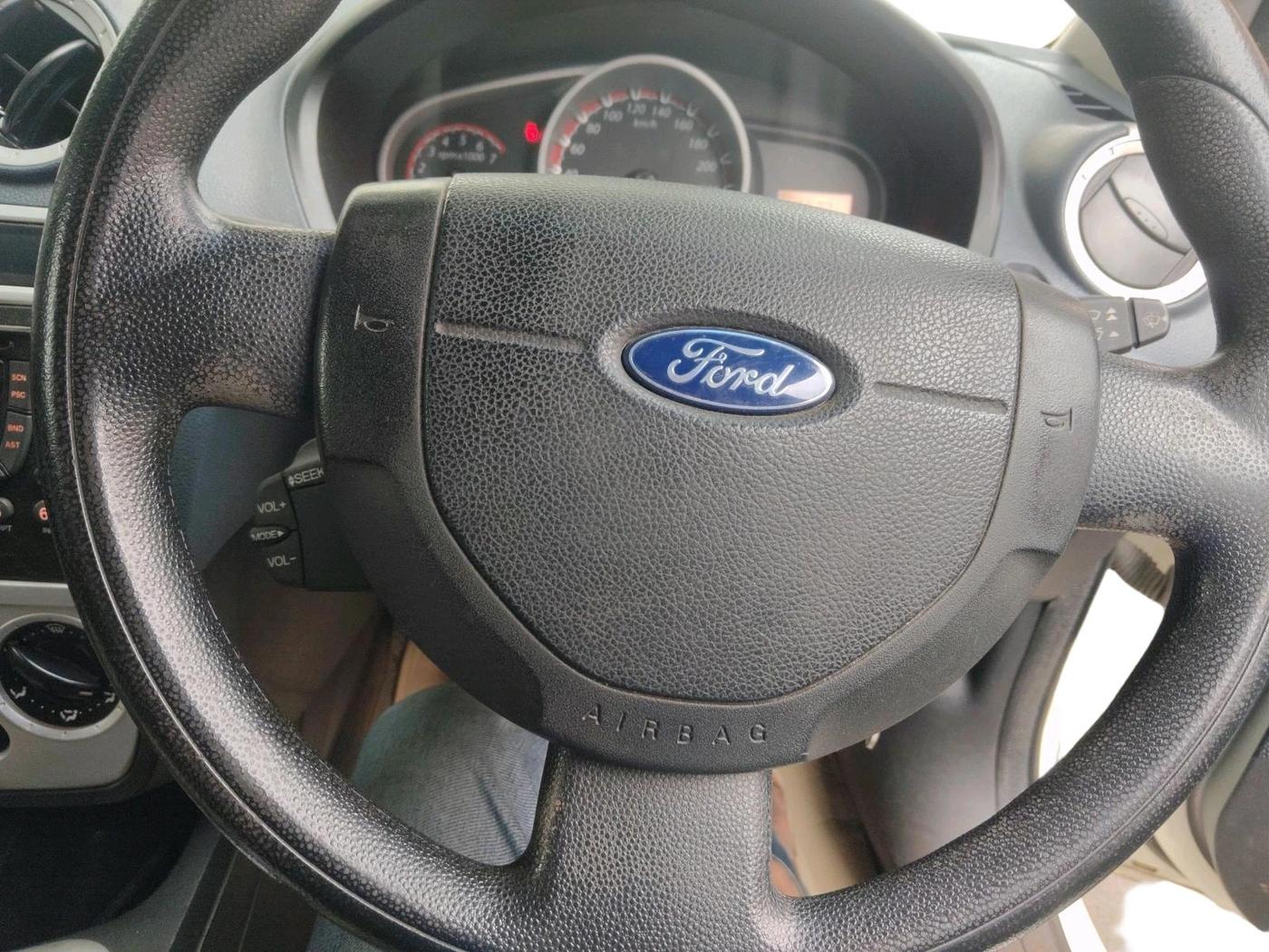 2013 Ford Figo TITANIUM 1.4 DIESEL, Diesel, Manual, 2,46,532 km, interior