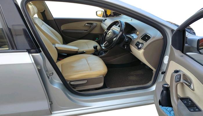 2014 Skoda Rapid ELEGANCE 1.6 TDI CR MT, Diesel, Manual, 1,76,106 km, interior