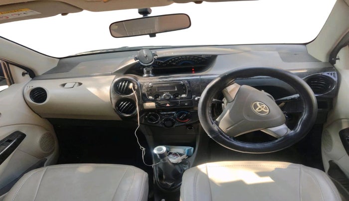 2016 Toyota Etios Liva V, Petrol, Manual, 1,09,104 km, interior