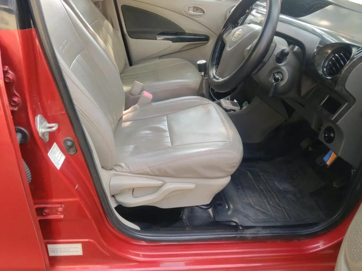 2016 Toyota Etios Liva V, Petrol, Manual, 1,09,104 km, interior