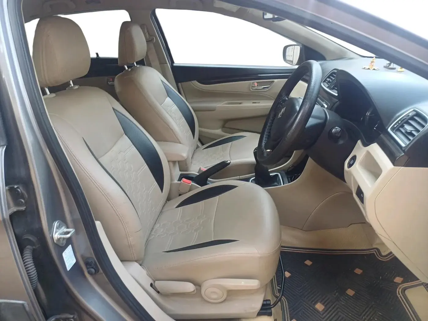 2017 Maruti Ciaz ZETA 1.4  MT PETROL, Petrol, Manual, 29,889 km, interior